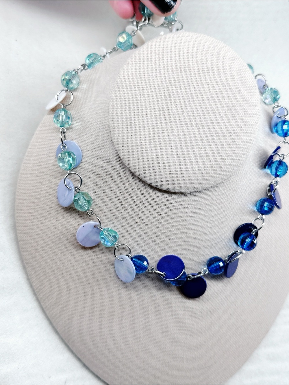 232gc. Blue Ombre Shell Necklace
